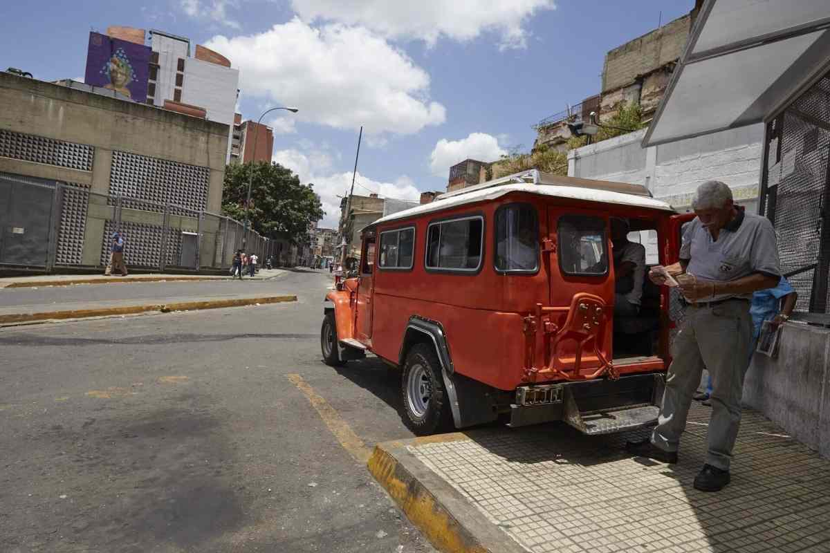 Detienen a tres jóvenes que robaban camioneticas en San Martín