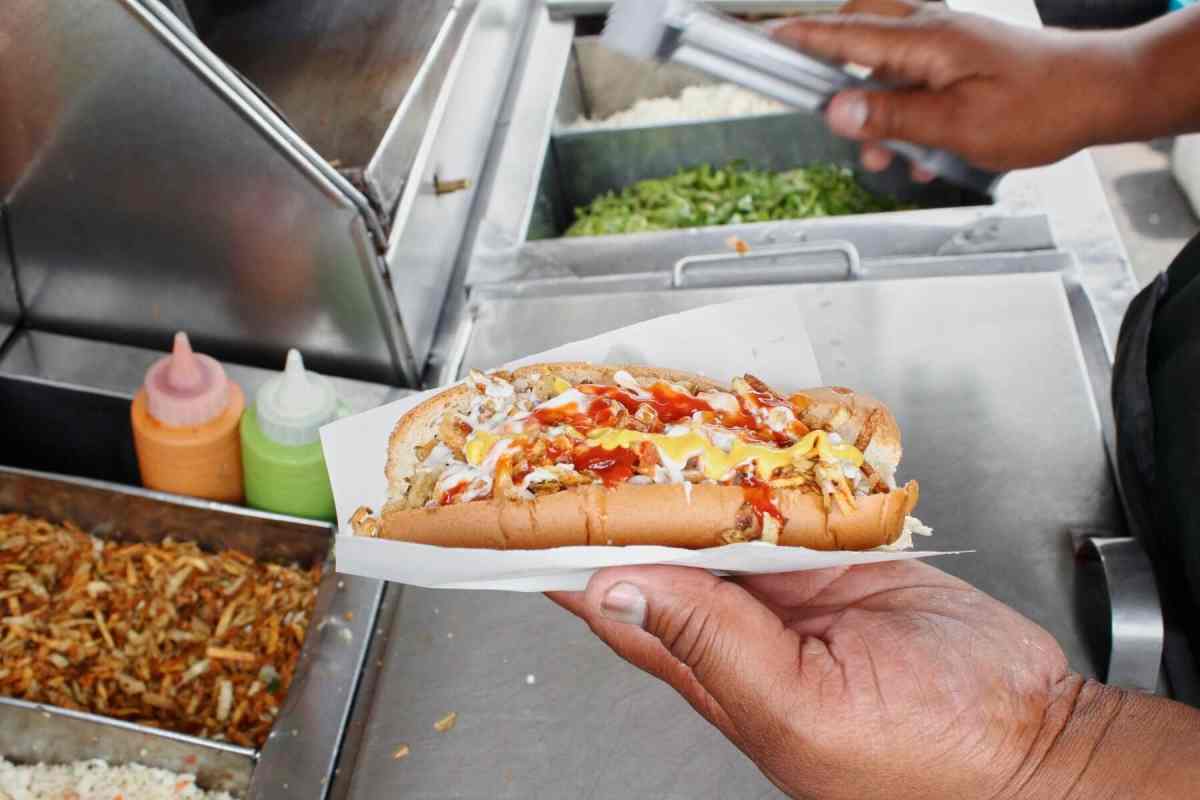 caracas en la noche - perros calientes