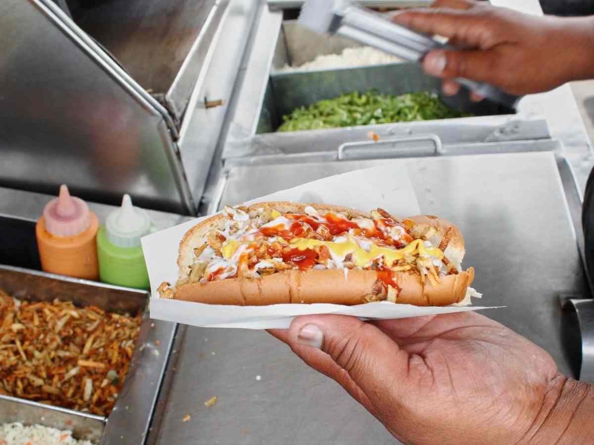 caracas en la noche - perros calientes