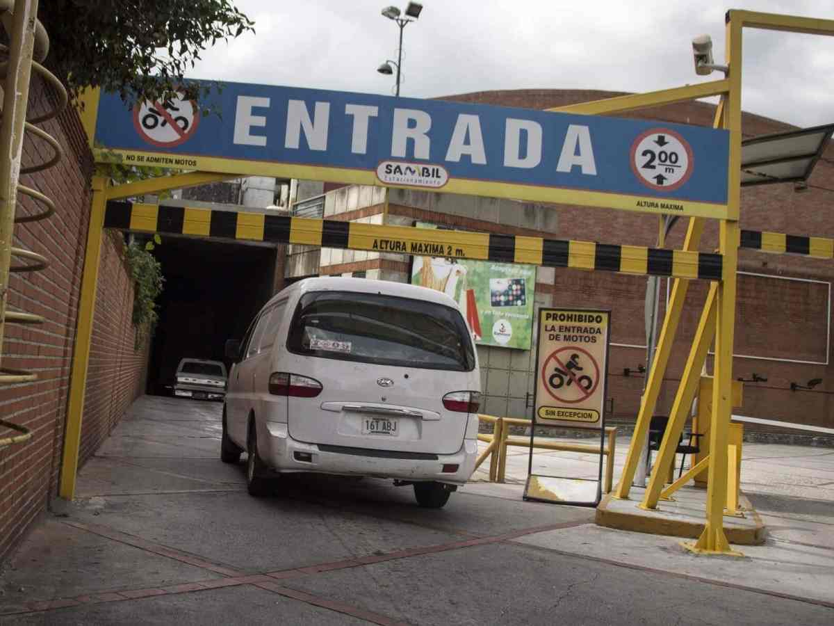Irregularidades en el remolque de carros pone en aprietos a conductores