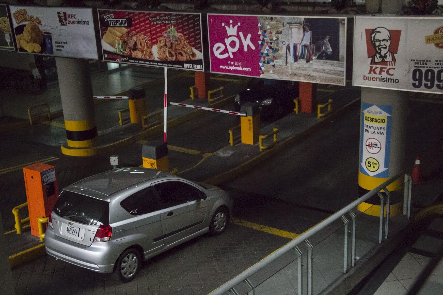 Irregularidades en el remolque de carros pone en aprietos a conductores