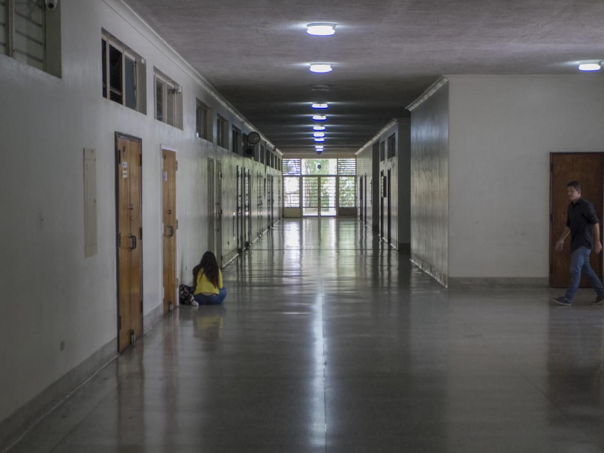 universitarios se debaten