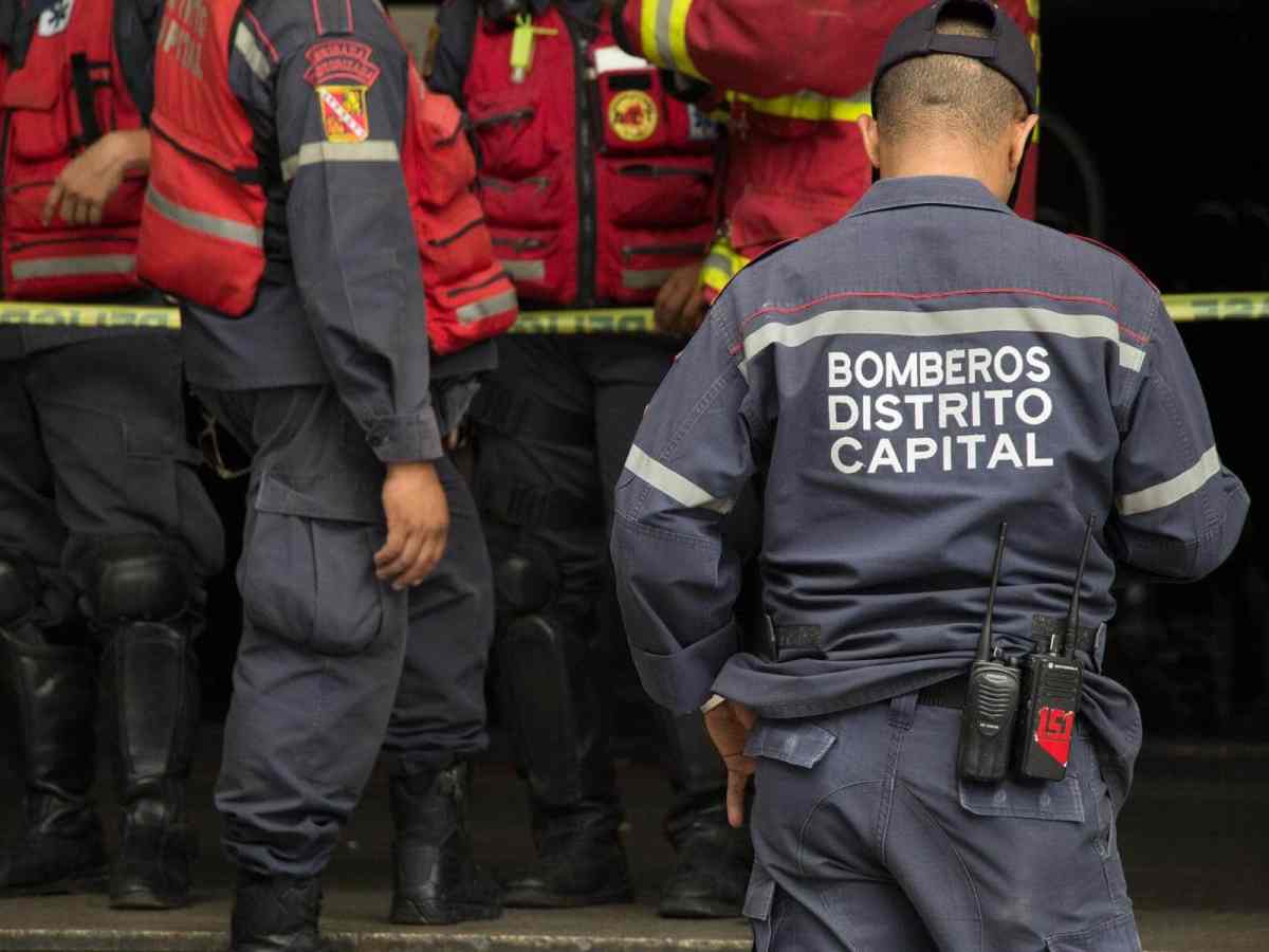 14 bomberos aislados