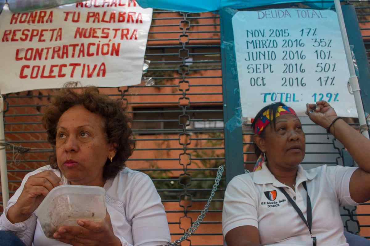 Docentes exigen el pago total correspondiente a la deuda salarial generada desde octubre de 2016