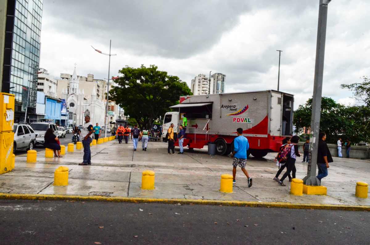 El precio del combo de arepa socialista y jugo subió 475% en cinco meses