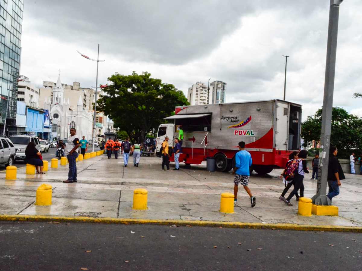 El precio del combo de arepa socialista y jugo subió 475% en cinco meses