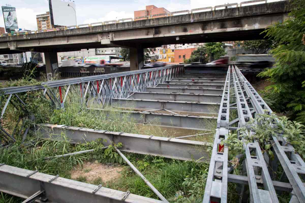 Puentes desmontados Autopista Francisco Fajardo