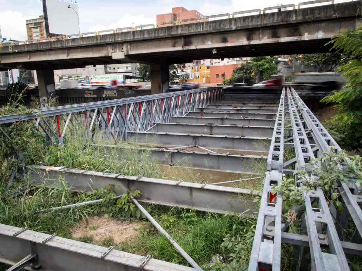 Puentes desmontados Autopista Francisco Fajardo