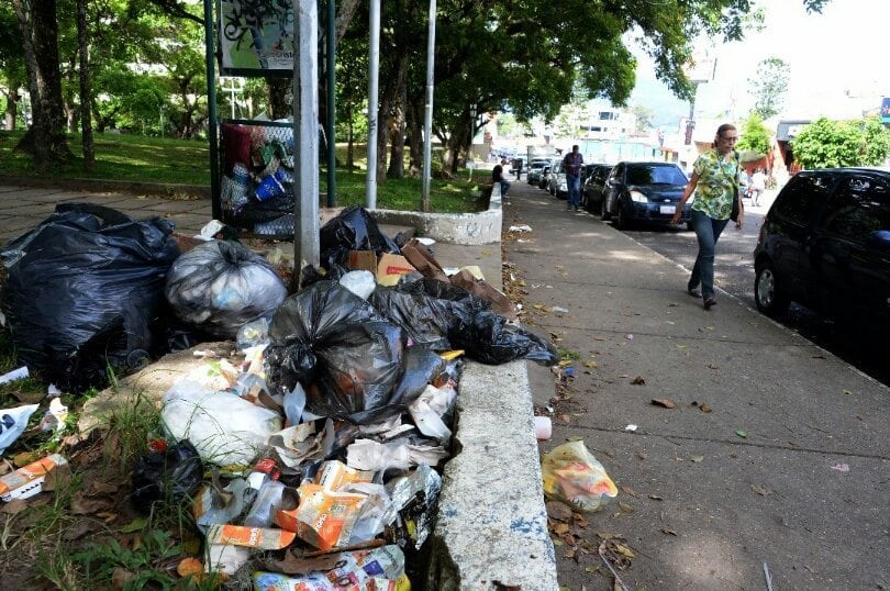 basura y huecos San Cristóbal