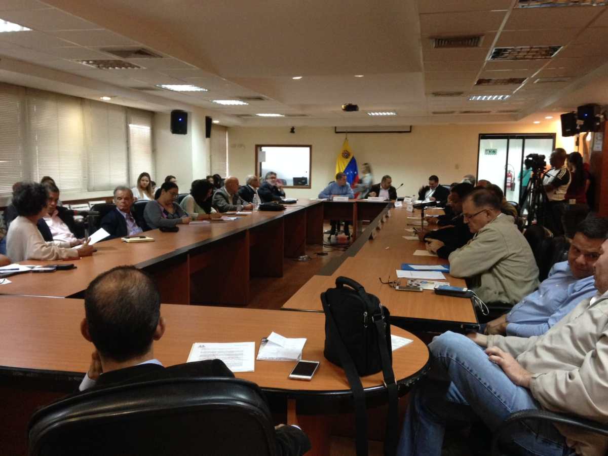 Parlamento continua consultas a la sociedad civil