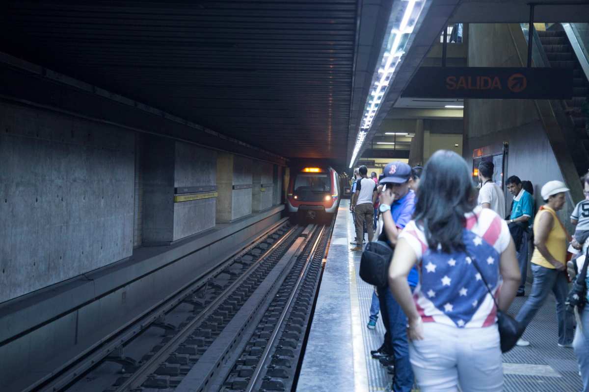 Servicio de Metro fue restablecido luego de ser suspendido por activación de bomba lacrimógena