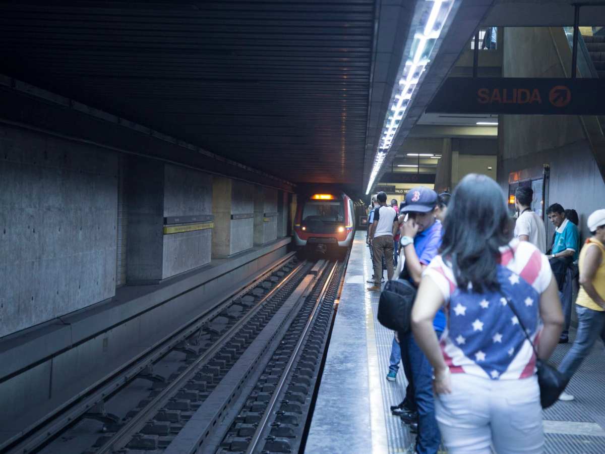 Servicio de Metro fue restablecido luego de ser suspendido por activación de bomba lacrimógena