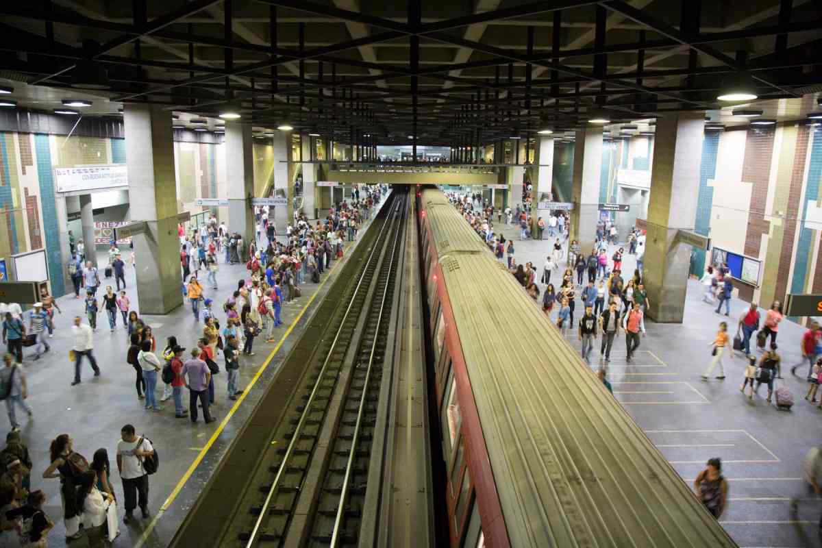Fuerte retraso en el Metro de Caracas la mañana de este miércoles
