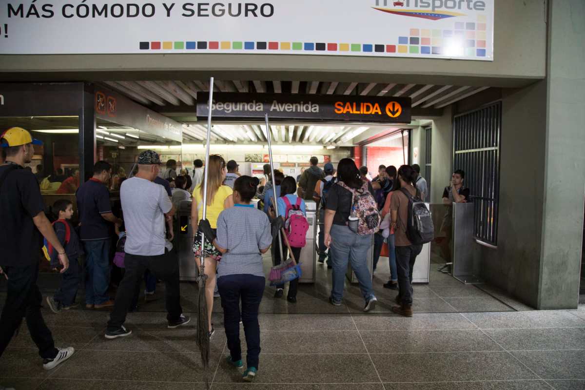 Fuerte retraso en el Metro de Caracas se debe a falla de transmisión de datos