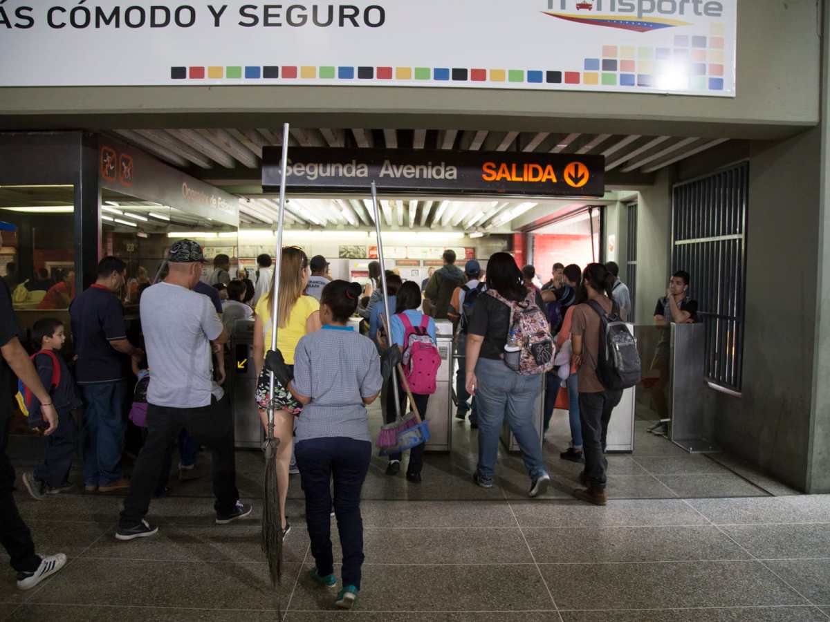 Fuerte retraso en el Metro de Caracas se debe a falla de transmisión de datos