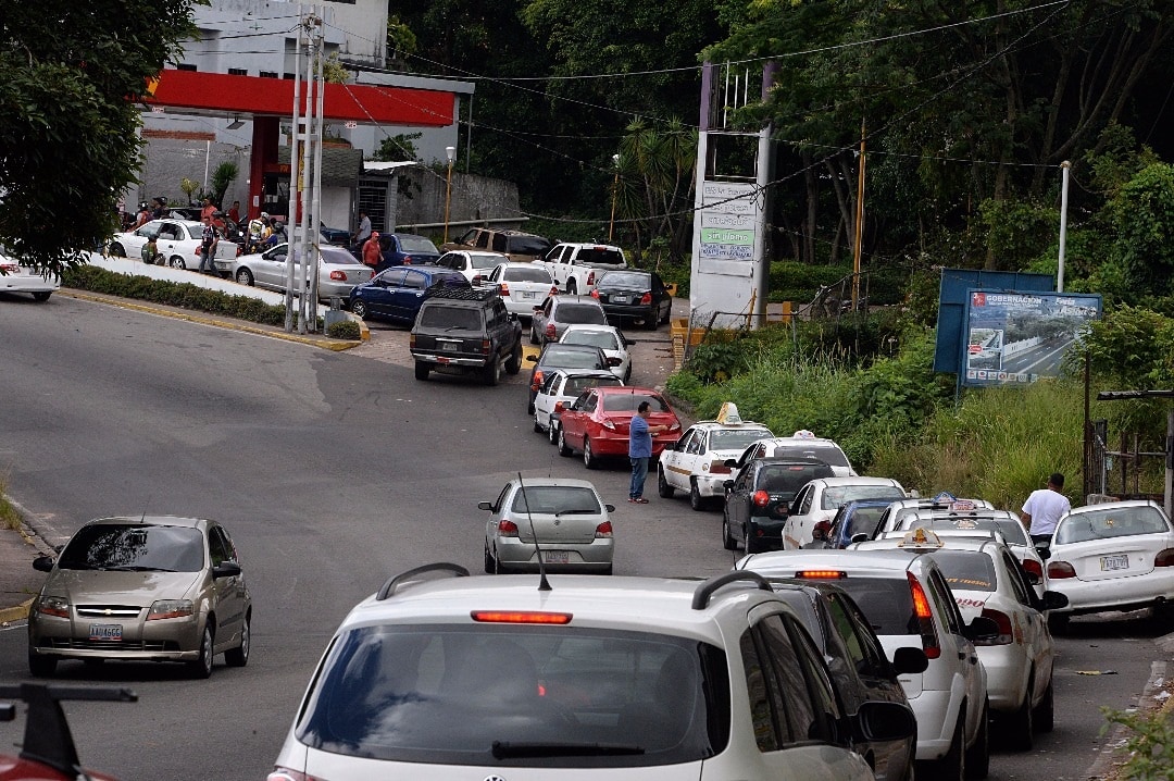 Tachirenses invierten un tercio del día para surtirse de gasolina