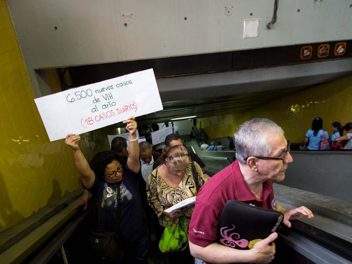 Protesta, pacientes con VIH exigen medicinas.| muertes por Sida