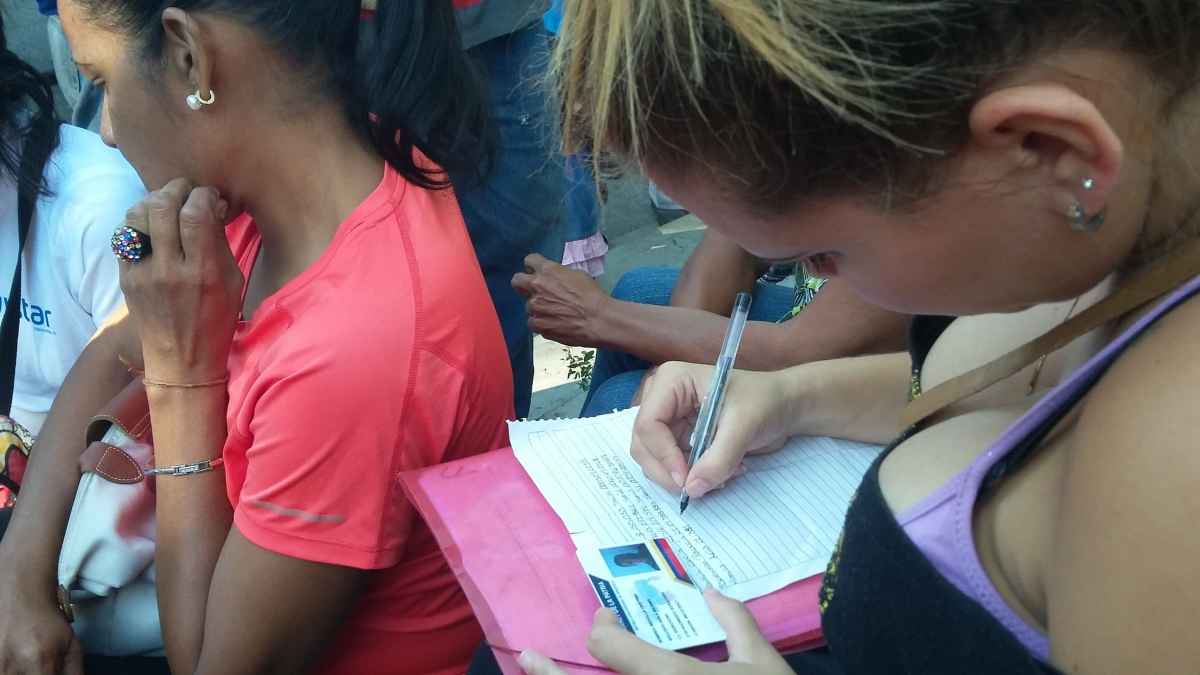 Vecinos de Maracay reclaman pago de bono electoral 2017