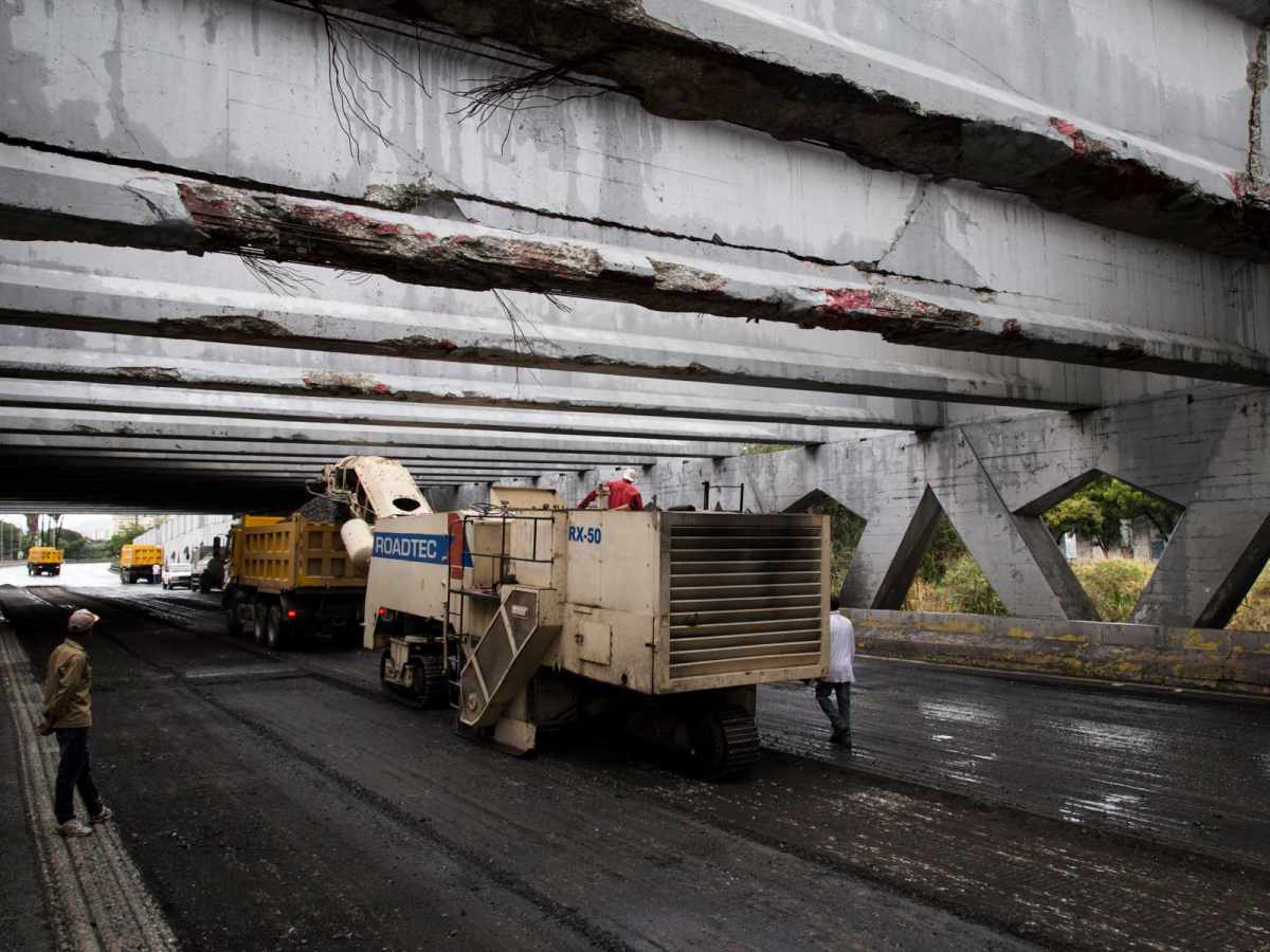 Puente roto en la Autopista FF