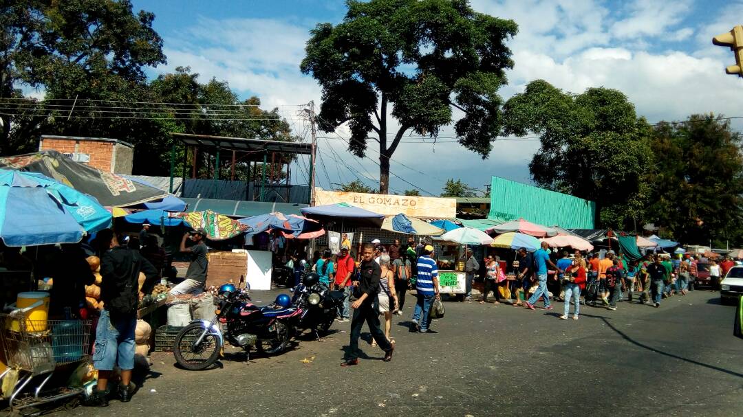 Ciudadanos prefirieron hacer cola en los mercados | Aragua