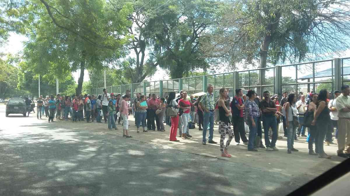 Paro indefinido de transporte se extiende en toda Aragua