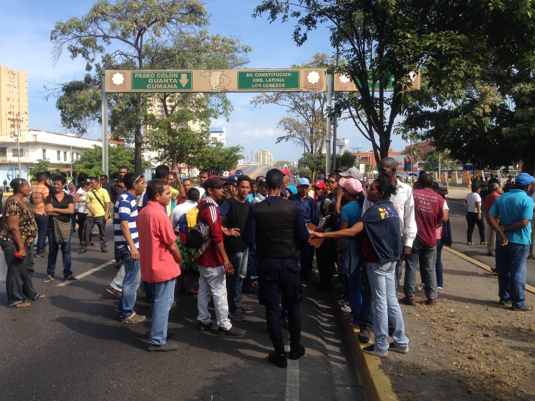 Falta de efectivo y tarjetas de débito generó cierre de vías en Puerto La Cruz
