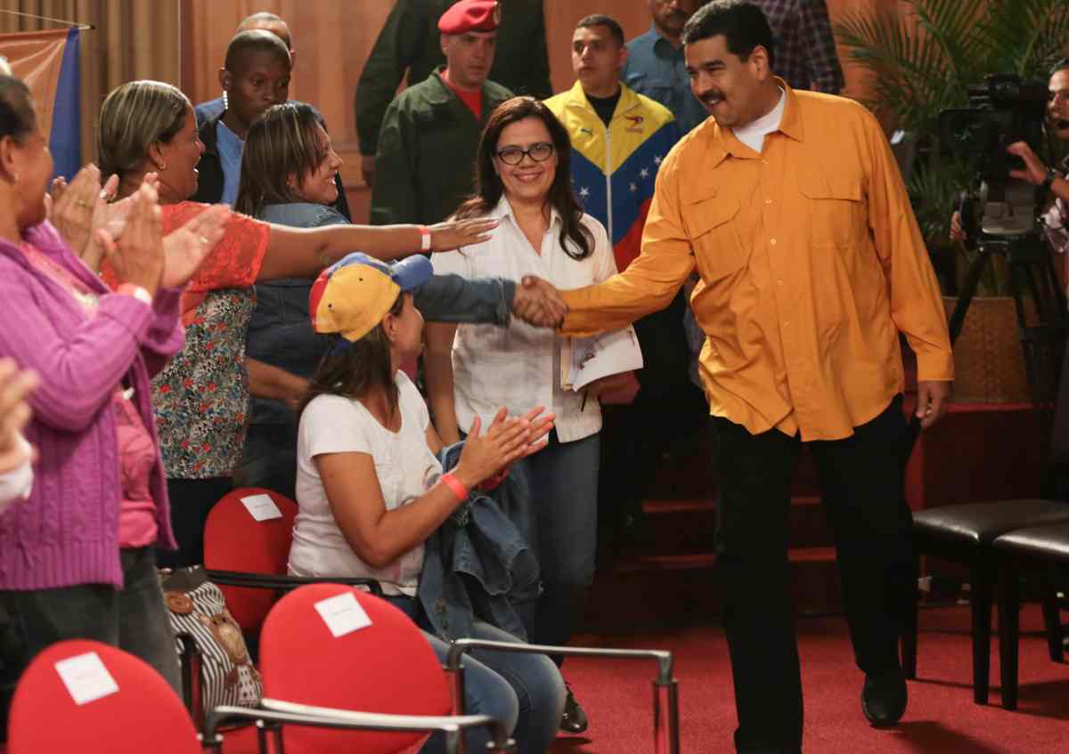 Con un deterioro económico mayor, Maduro intenta replicar campaña de Chávez de 2012 (y II)