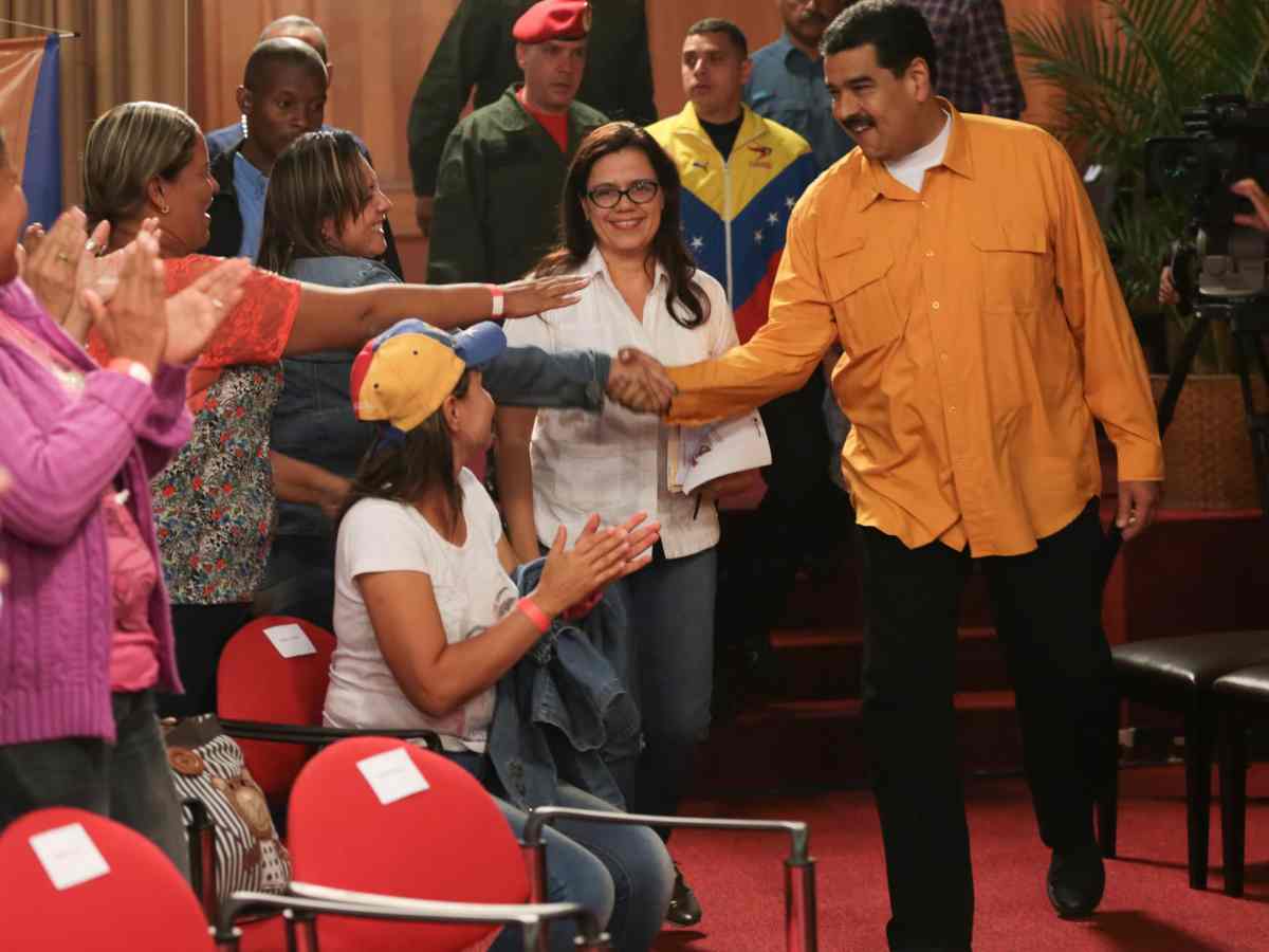 Con un deterioro económico mayor, Maduro intenta replicar campaña de Chávez de 2012 (y II)