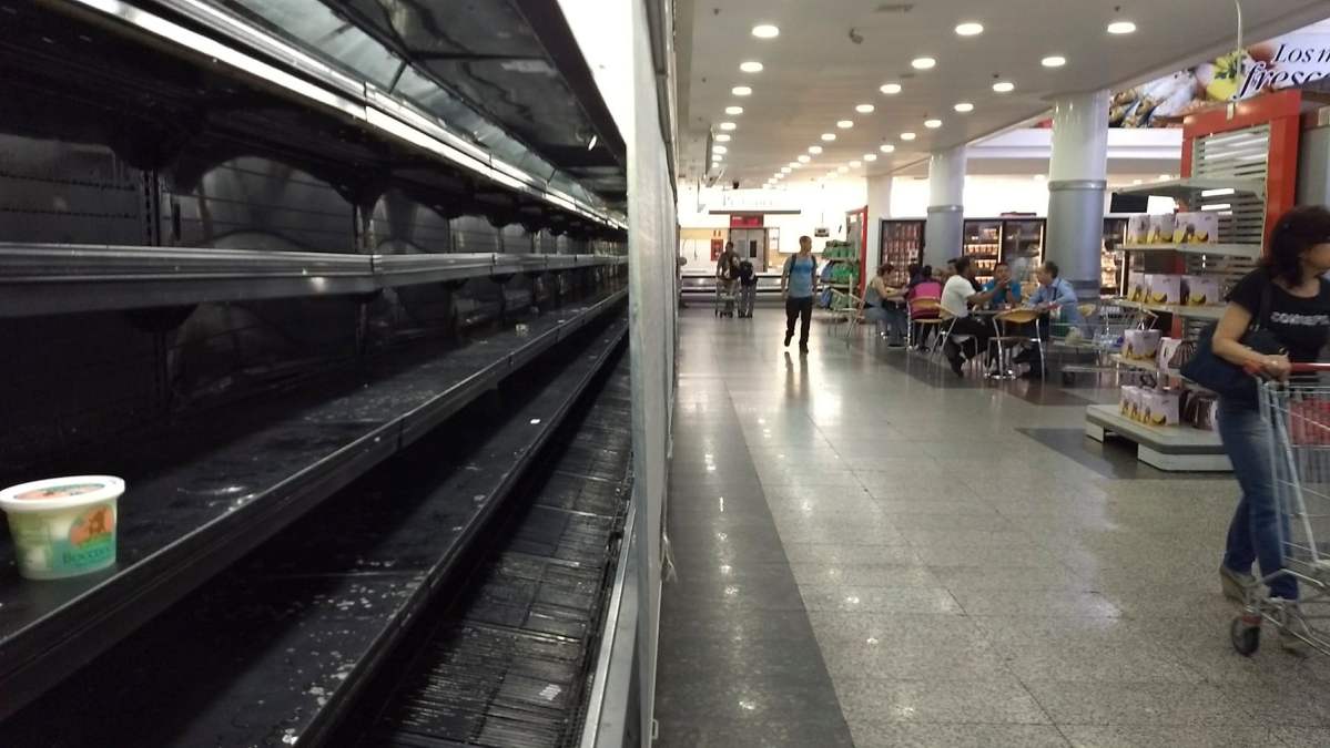 recorrido, supermercados, vacios, anaqueles, escasez.