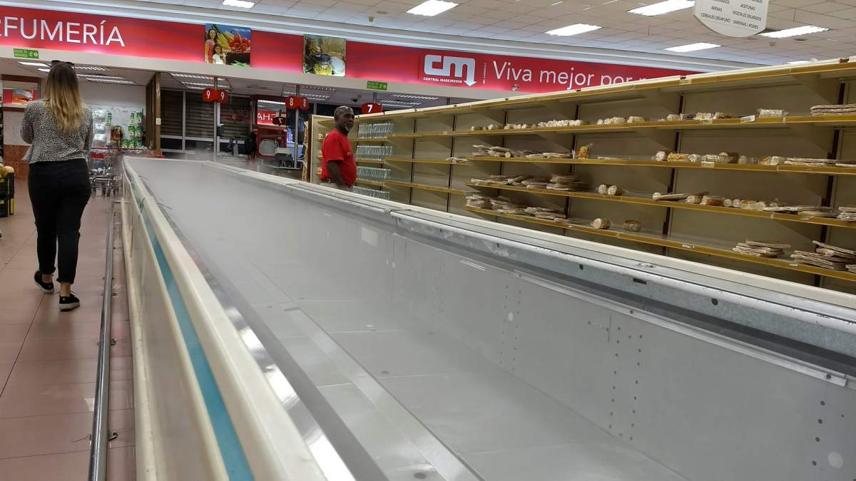 recorrido, supermercados, vacios, anaqueles, escasez.