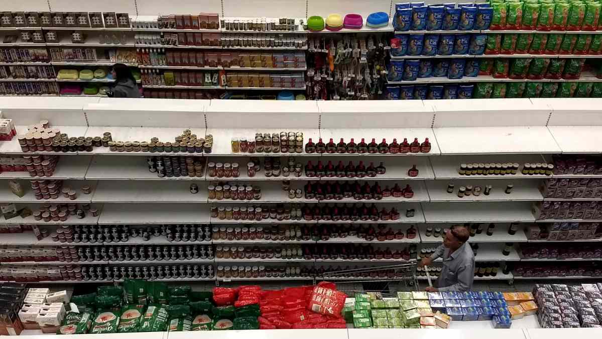 recorrido, supermercados, vacios, anaqueles, escasez.