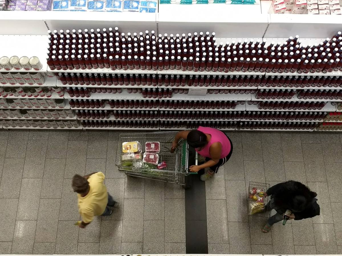 recorrido, supermercados, vacios, anaqueles, escasez.