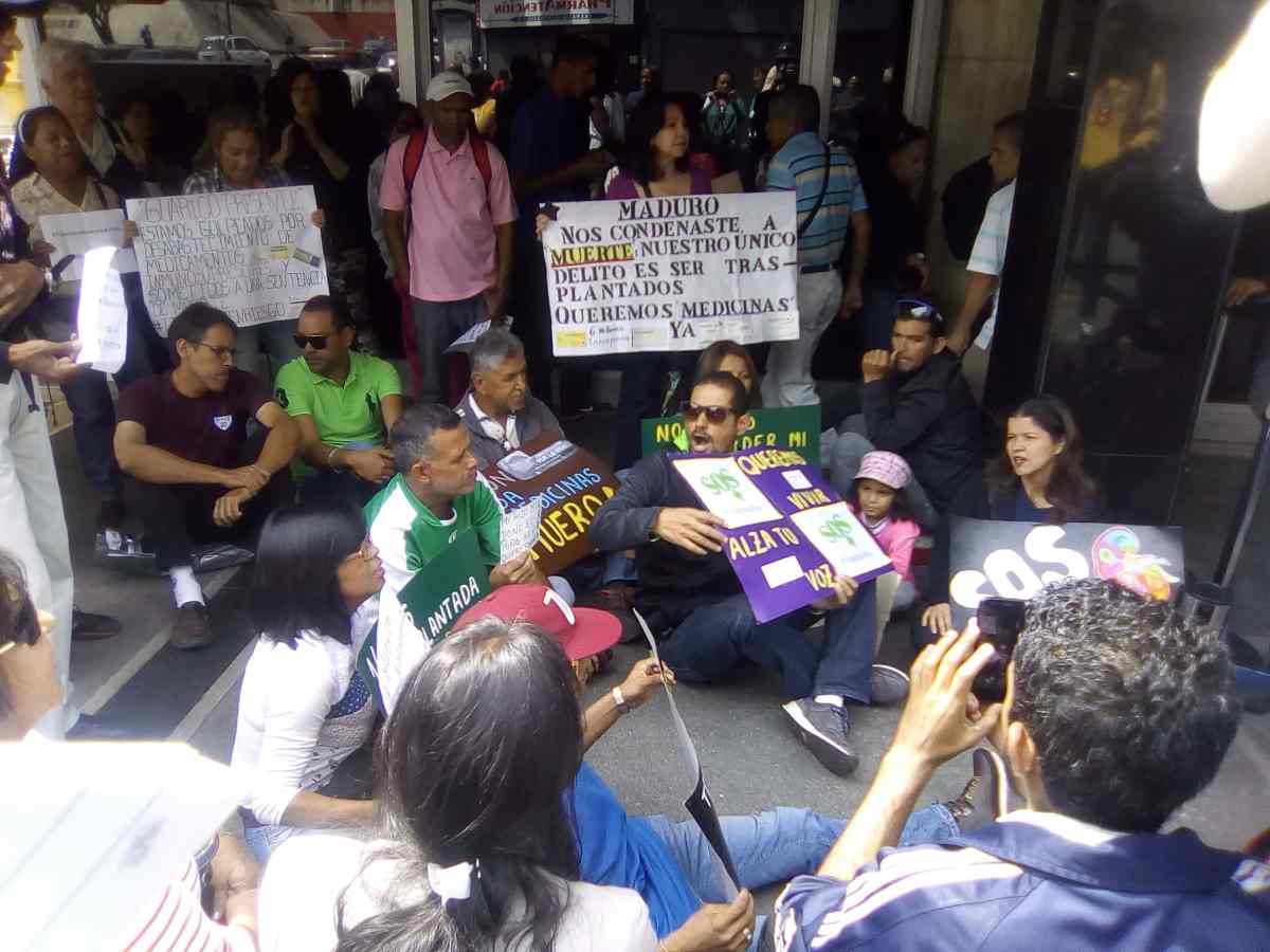 “Maduro nos condenaste a muerte, nuestro único delito es ser trasplantados”