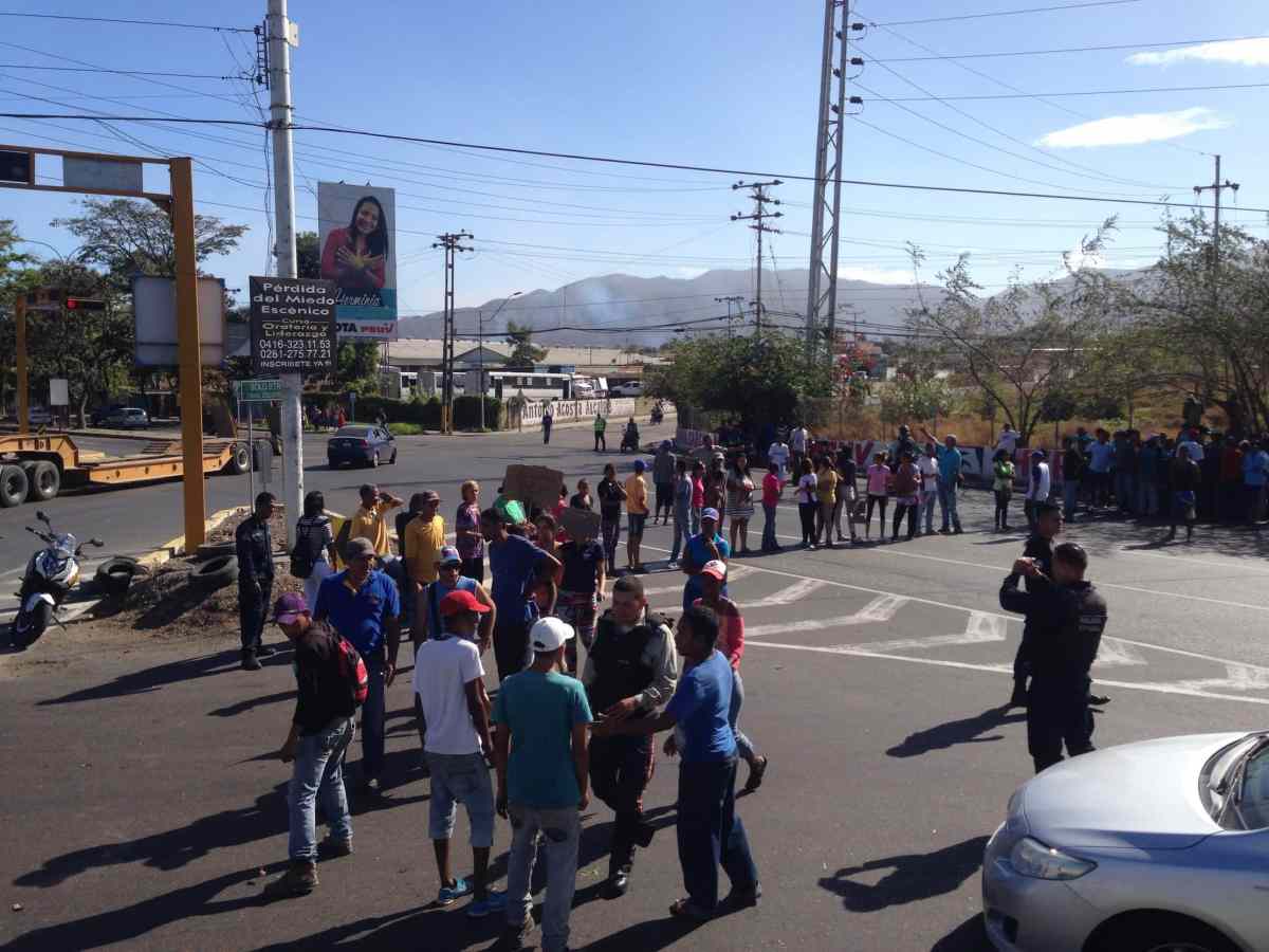 En Puerto La Cruz vecinos protestaron por fallas en la entrega de los Clap