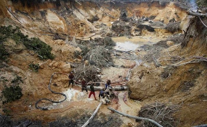 Ejército mata a 18 personas en una mina de Guasipati