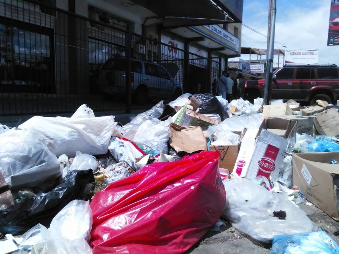 La basura en las calles de Puerto Ordaz se tragó las promesas de una ciudad limpia