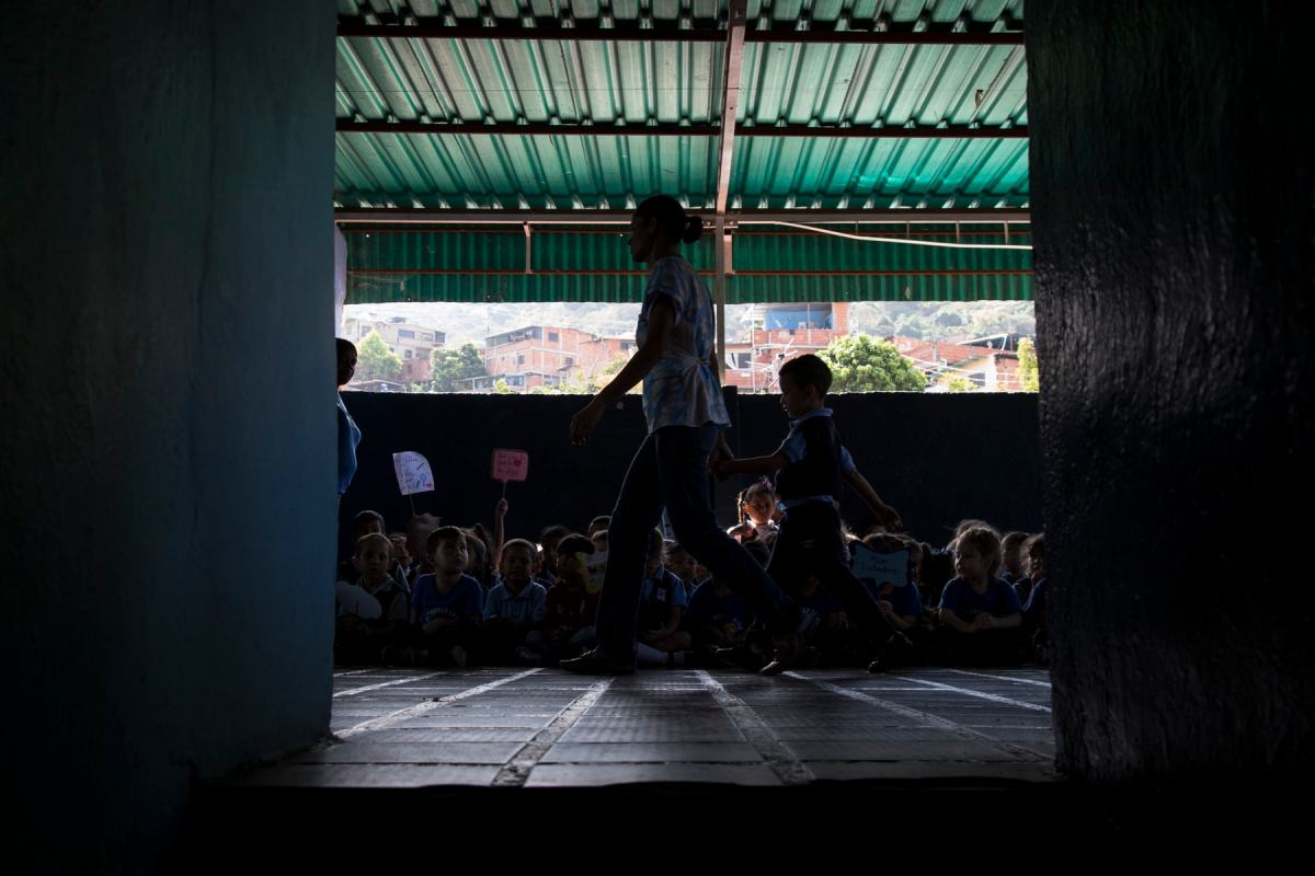 Planteles afrontan la crisis con trueques