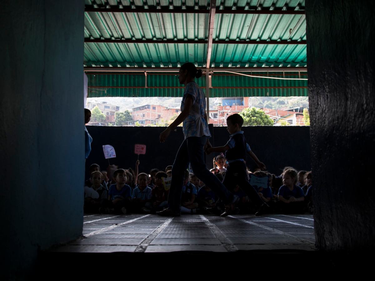 Planteles afrontan la crisis con trueques