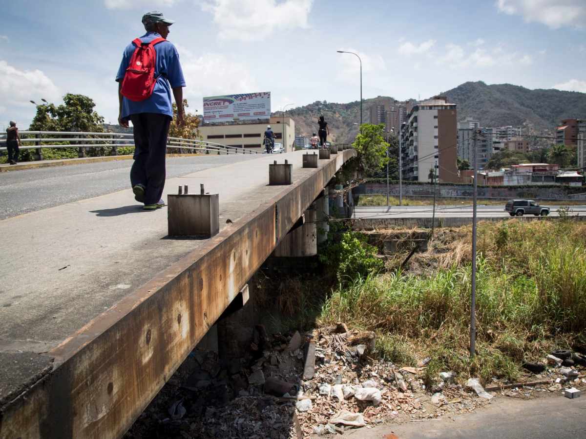 Puentes Santander y 9 de Diciembre en El Paraíso continúan sin barandas metálicas