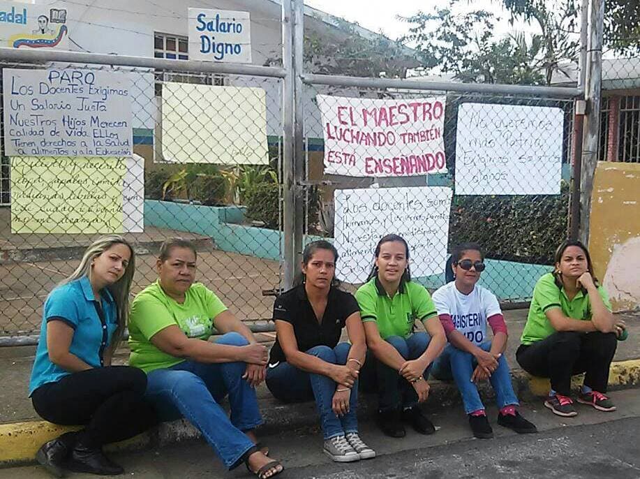 Huelga de 48 horas obliga a gobernador de Bolívar a reunirse con maestros