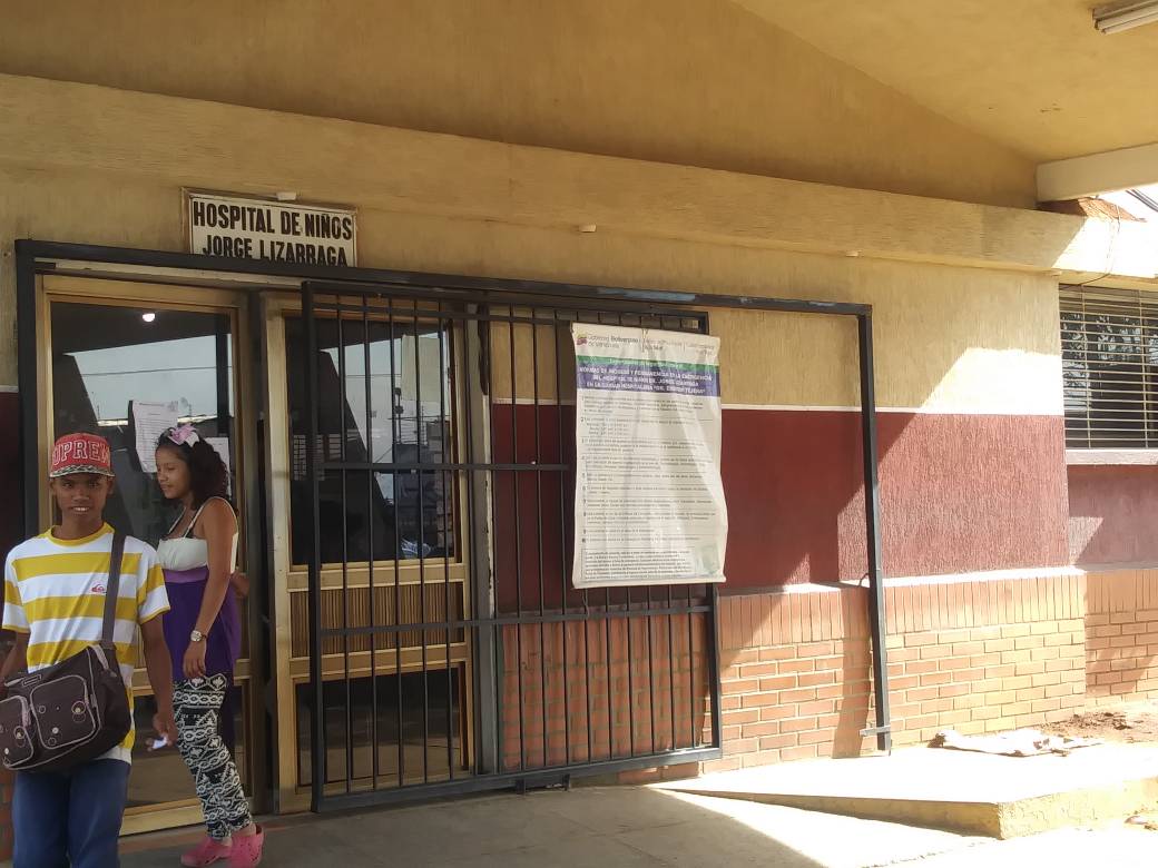 Tres niños hospitalizados en UCI de la Chet podrían perder la vida por falta de electricidad