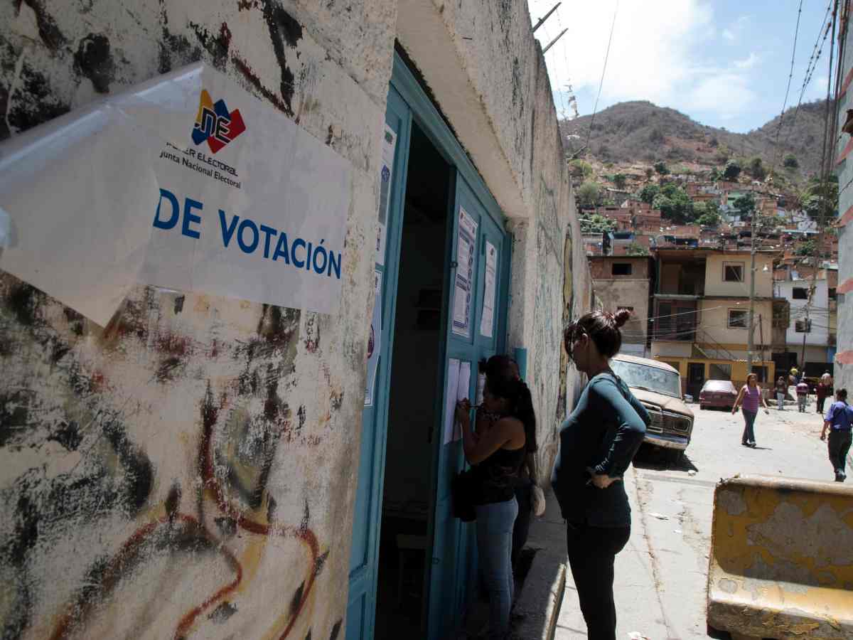 Resultados del 20-M complican gobernabilidad a Nicolás Maduro