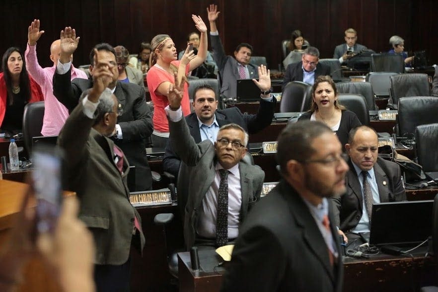 Recomiendan a la oposición cambiar estrategia de lucha para capitalizar resultado del 20-M