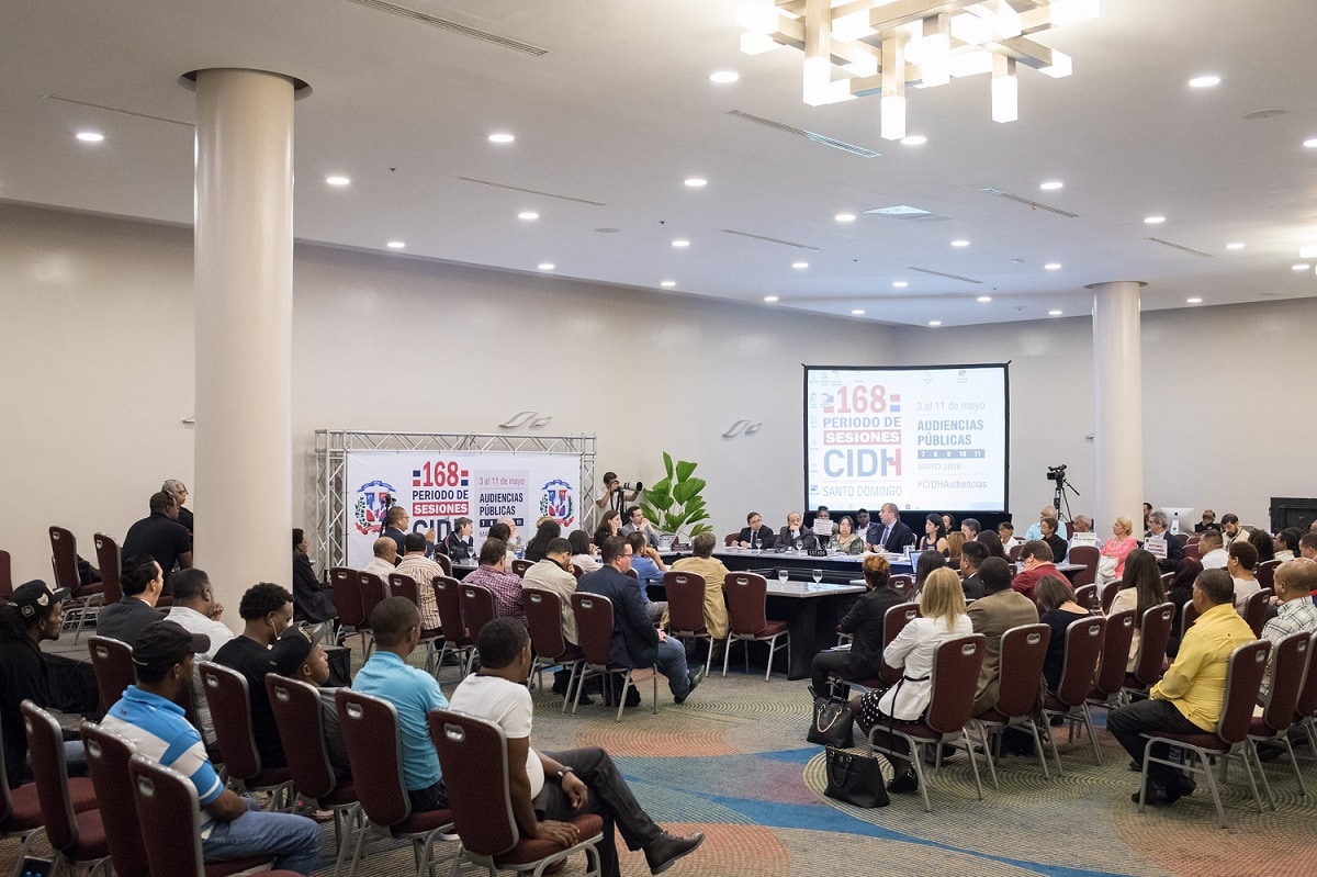 procesar civiles en tribunales militares