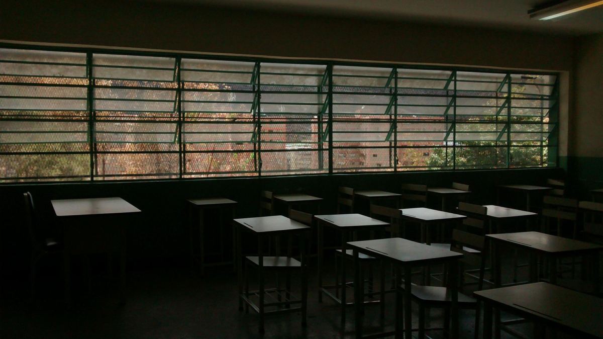 Colegios fuera de servicio (III)