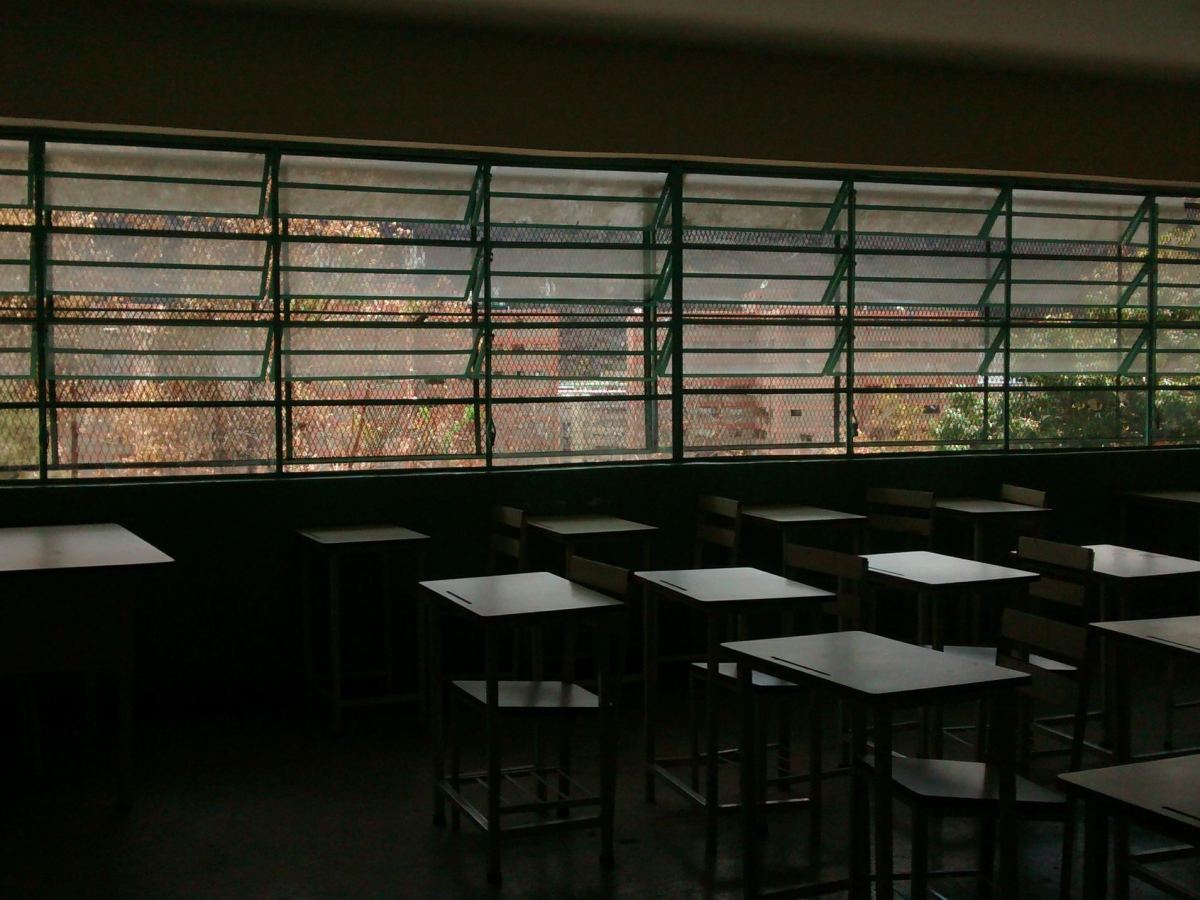 Colegios fuera de servicio (III)