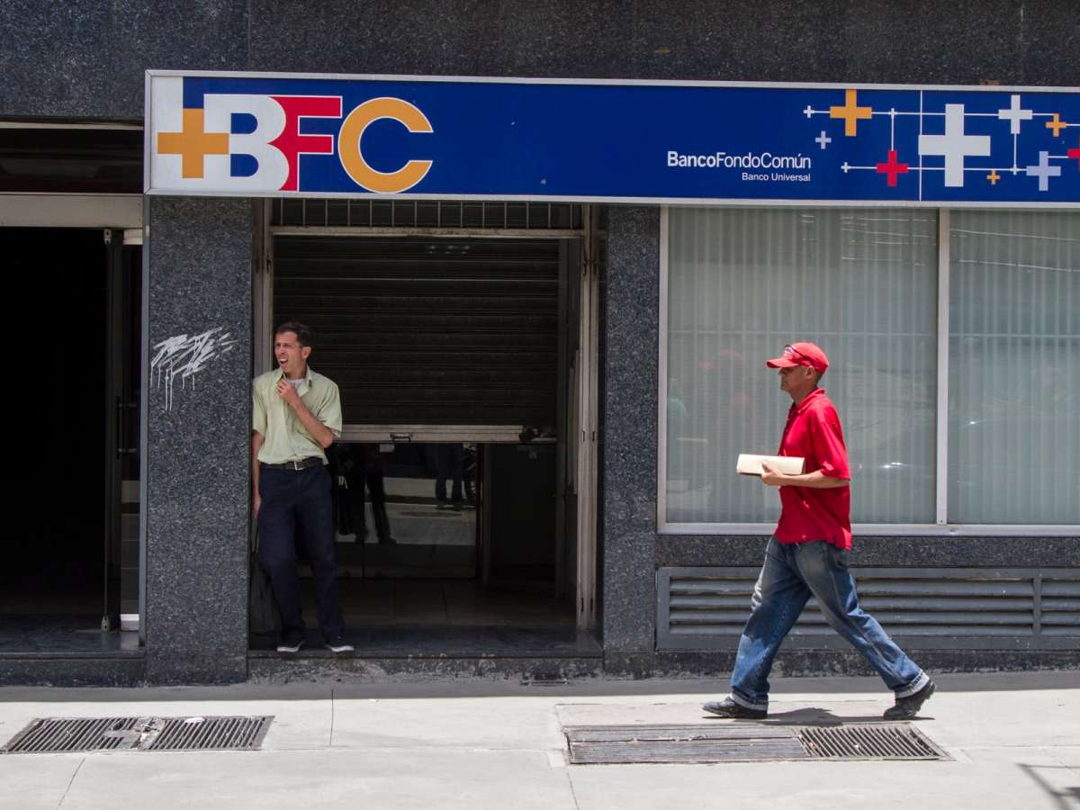 banca | ajustes | reconversión monetaria