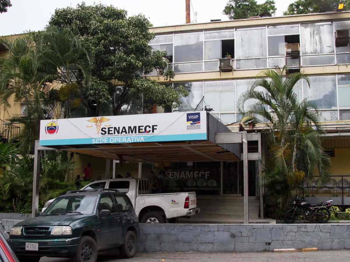 dentro de su casa/mujeres