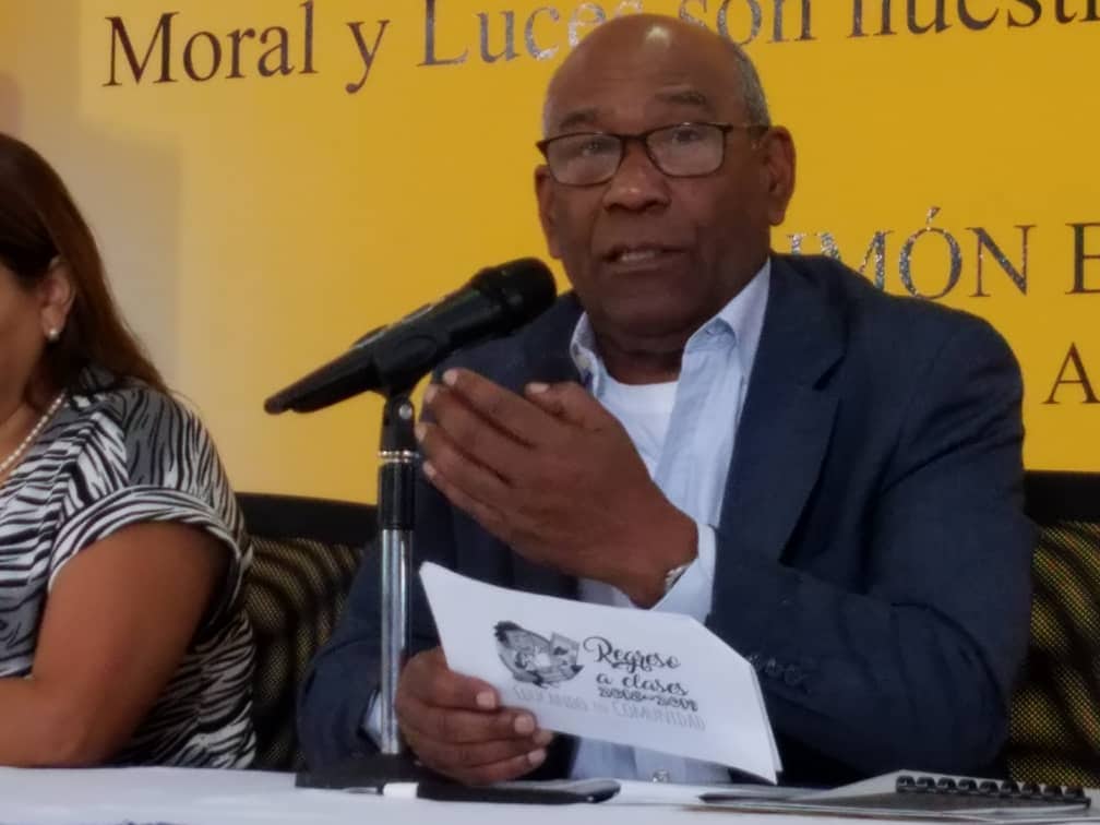 Aristóbulo éxodo educación privada