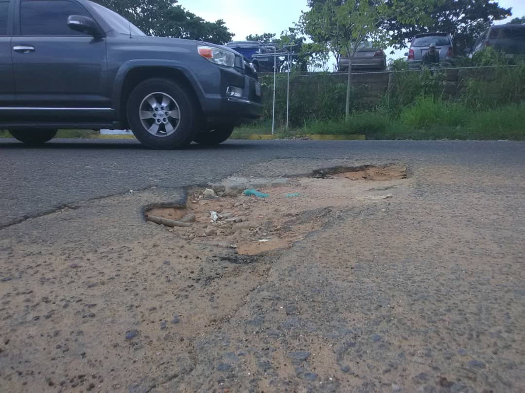 huecos minan las calles de Ciudad Guayana